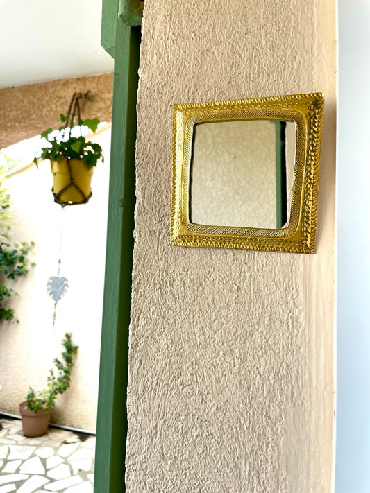 Miroir carré en laiton doré ciselé 12 cm