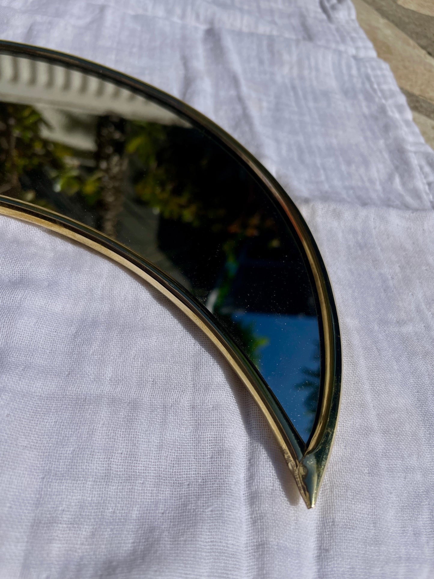Miroir Lune en Laiton 27 cm | fin et lisse