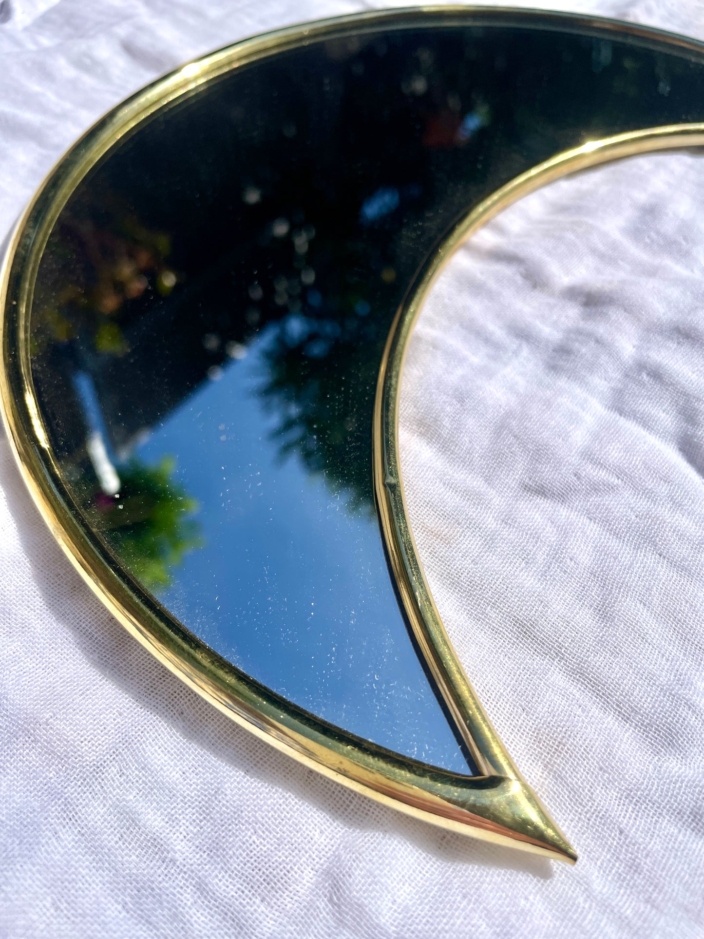 Miroir Lune en Laiton 27 cm | fin et lisse