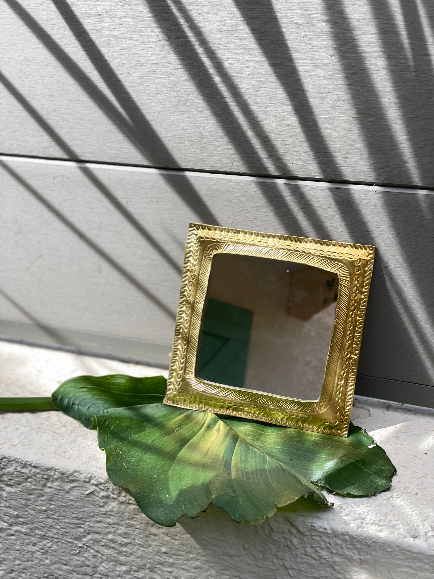 miroir mural carre en laiton artisanat marocain